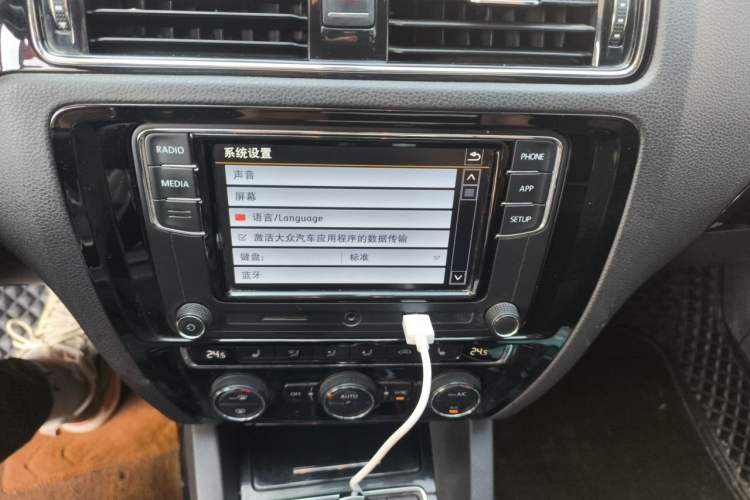 Used Volkswagen Sagitar 2018 280TSI DSG Luxury Model Audio And AC Panel