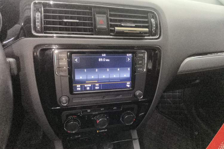Used Volkswagen Sagitar 2018 280TSI DSG Ignite Edition Audio And AC Panel