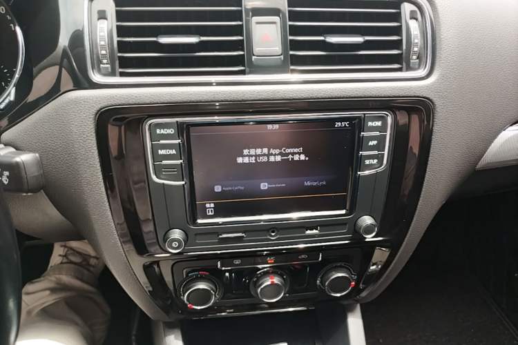 Used Volkswagen Sagitar 2018 280TSI DSG Ignite Edition Audio And AC Panel