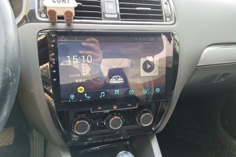 Used Volkswagen Sagitar 2018 1.6L Automatic Comfort Model Audio And AC Panel