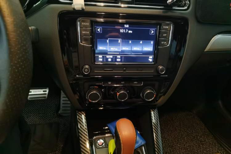 Used Volkswagen Sagitar 2018 1.6L Automatic Comfort Model Audio And AC Panel