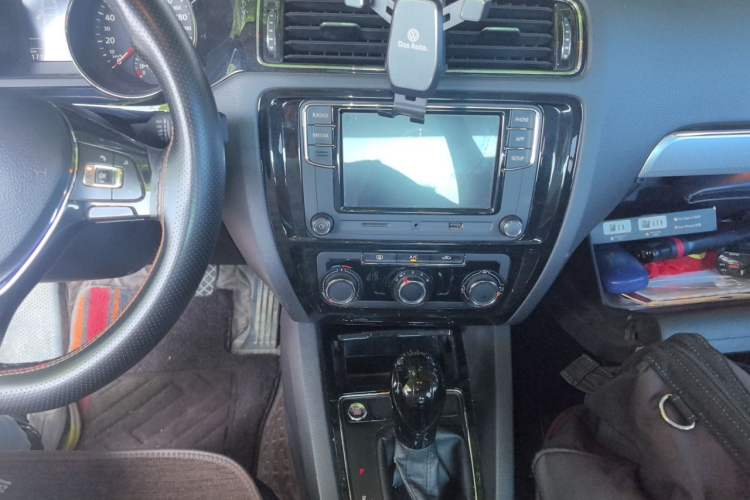 Used Volkswagen Sagitar 2018 280TSI DSG Comfort Model Audio And AC Panel