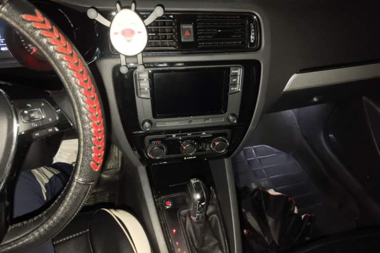 Used Volkswagen Sagitar 2018 280TSI DSG Comfort Model Audio And AC Panel