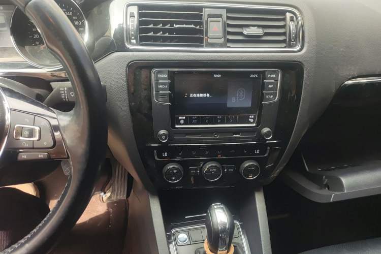 Used Volkswagen Sagitar 2018 280TSI DSG Luxury Model Audio And AC Panel