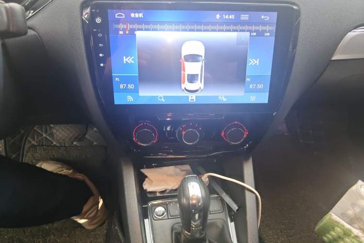 Used Volkswagen Sagitar 2018 1.6L Automatic Comfort Model Audio And AC Panel