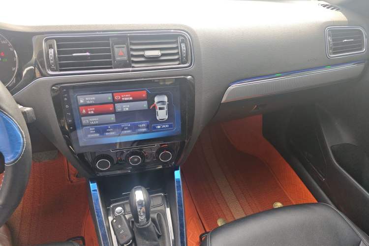 Used Volkswagen Sagitar 2018 1.6L Automatic Comfort Model Audio And AC Panel