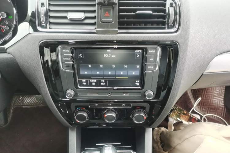 Used Volkswagen Sagitar 2018 280TSI DSG Ignite Edition Audio And AC Panel