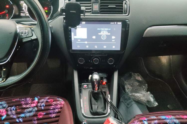 Used Volkswagen Sagitar 2018 280TSI DSG Ignite Edition Audio And AC Panel