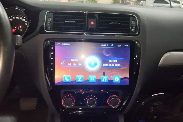 Used Volkswagen Sagitar 2018 1.6L Automatic Comfort Model Audio And AC Panel