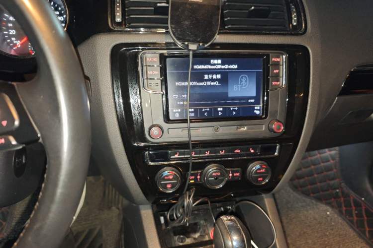 Used Volkswagen Sagitar 2018 280TSI DSG Luxury Model Audio And AC Panel