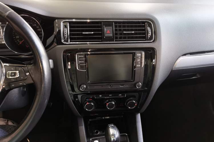 Used Volkswagen Sagitar 2018 280TSI DSG Comfort Model Audio And AC Panel
