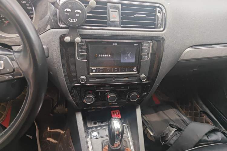 Used Volkswagen Sagitar 2018 280TSI DSG Ignite Edition Audio And AC Panel
