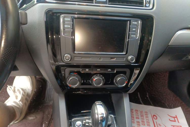 Used Volkswagen Sagitar 2018 280TSI DSG Ignite Edition Audio And AC Panel