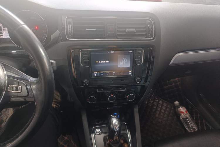 Used Volkswagen Sagitar 2018 280TSI DSG Ignite Edition Audio And AC Panel