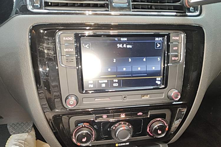 Used Volkswagen Sagitar 2018 180TSI DSG Prestige Edition Audio And AC Panel