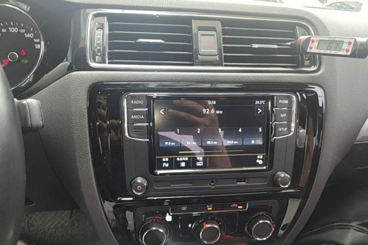 Used Volkswagen Sagitar 2018 1.6L Automatic Comfort Model Audio And AC Panel