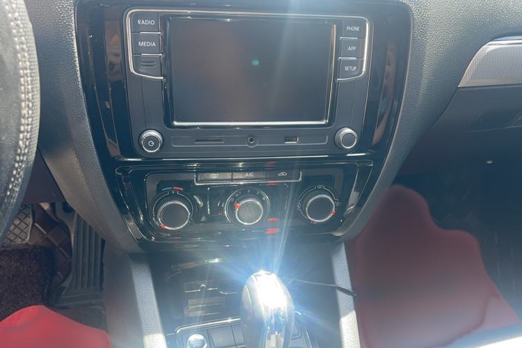 Used Volkswagen Sagitar 2018 280TSI DSG Comfort Model Audio And AC Panel
