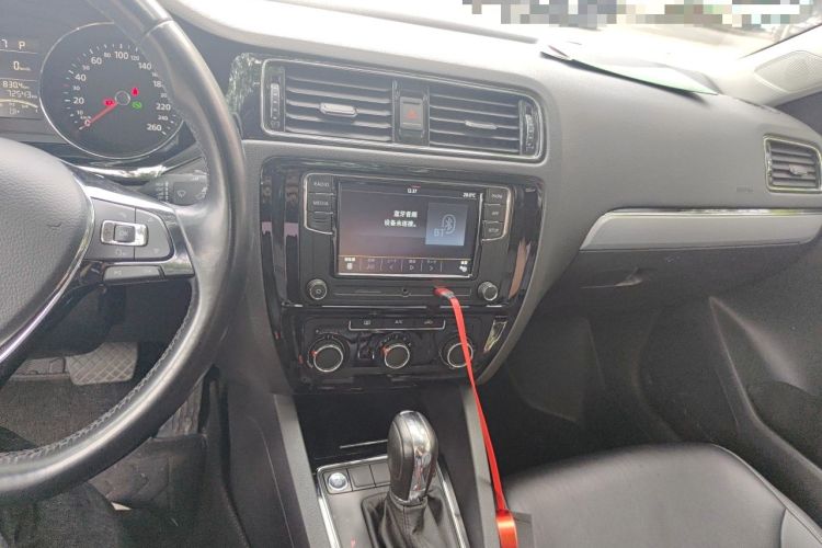 Used Volkswagen Sagitar 2018 1.6L Automatic Comfort Model Audio And AC Panel