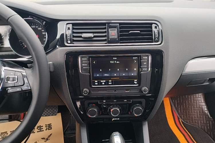 Used Volkswagen Sagitar 2018 280TSI DSG Comfort Model Audio And AC Panel
