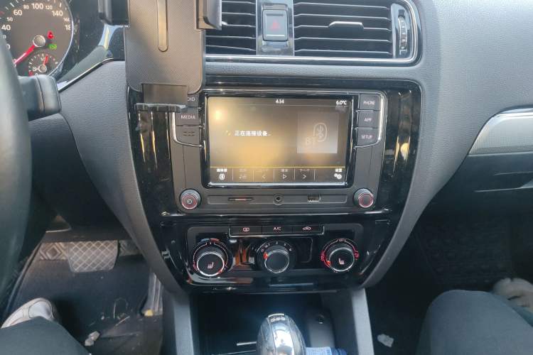 Used Volkswagen Sagitar 2018 180TSI DSG Prestige Edition Audio And AC Panel