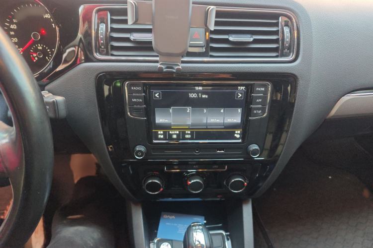 Used Volkswagen Sagitar 2018 280TSI DSG Ignite Edition Audio And AC Panel