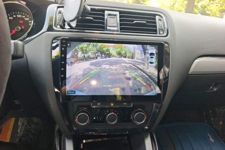 Used Volkswagen Sagitar 2018 1.6L Automatic Comfort Model Audio And AC Panel