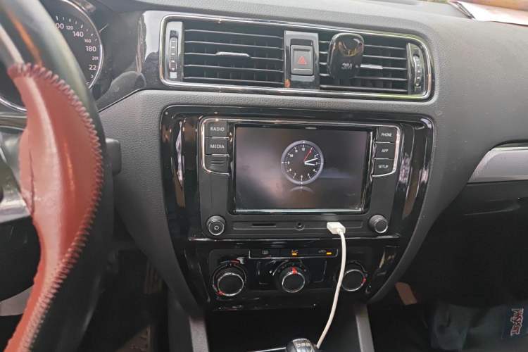 Used Volkswagen Sagitar 2018 280TSI DSG Ignite Edition Audio And AC Panel