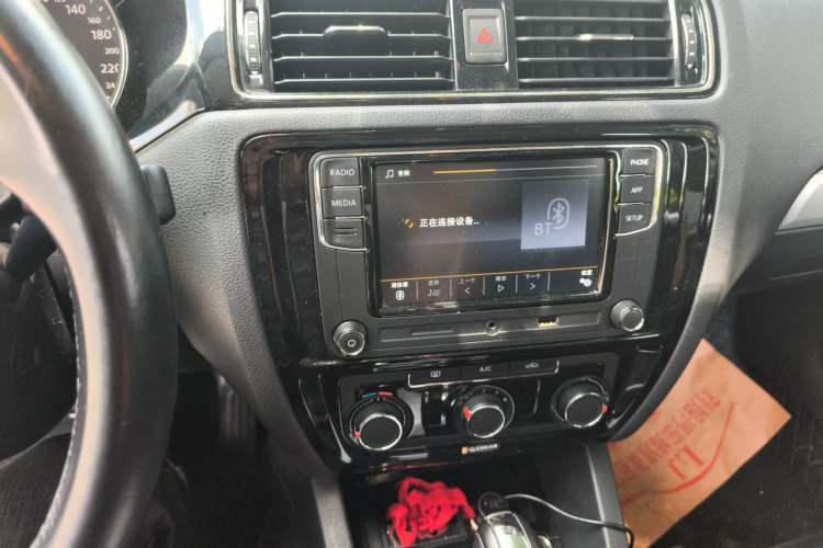 Used Volkswagen Sagitar 2018 1.6L Automatic Comfort Model Audio And AC Panel