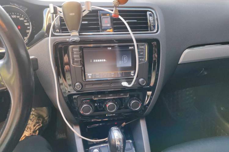 Used Volkswagen Sagitar 2018 280TSI DSG Ignite Edition Audio And AC Panel