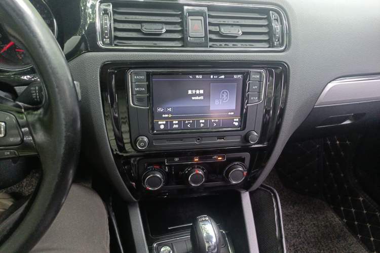 Used Volkswagen Sagitar 2018 280TSI DSG Ignite Edition Audio And AC Panel