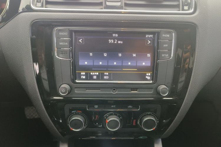 Used Volkswagen Sagitar 2018 1.6L Automatic Comfort Model Audio And AC Panel