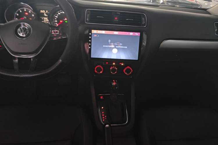 Used Volkswagen Sagitar 2018 1.6L Automatic Comfort Model Audio And AC Panel