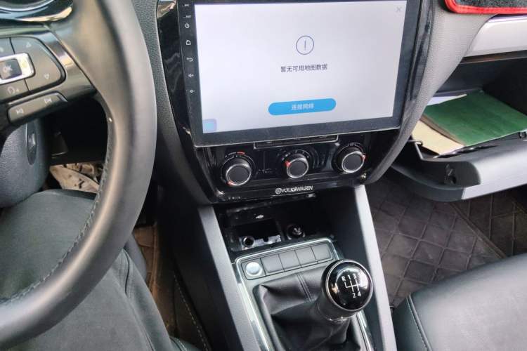 Used Volkswagen Sagitar 2018 1.6L Manual Comfort Model Audio And AC Panel
