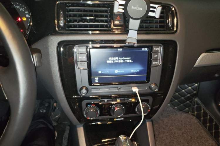 Used Volkswagen Sagitar 2018 280TSI DSG Ignite Edition Audio And AC Panel