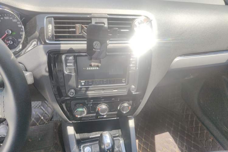 Used Volkswagen Sagitar 2018 280TSI DSG Comfort Model Audio And AC Panel