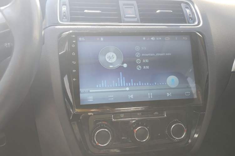 Used Volkswagen Sagitar 2018 1.6L Automatic Comfort Model Audio And AC Panel
