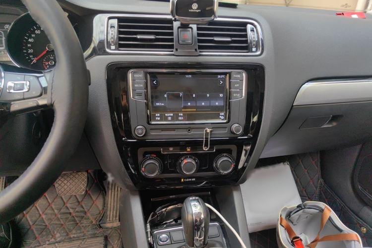 Used Volkswagen Sagitar 2018 280TSI DSG Comfort Model Audio And AC Panel