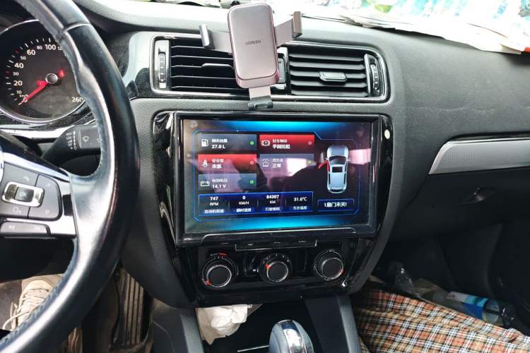Used Volkswagen Sagitar 2018 1.6L Automatic Comfort Model Audio And AC Panel