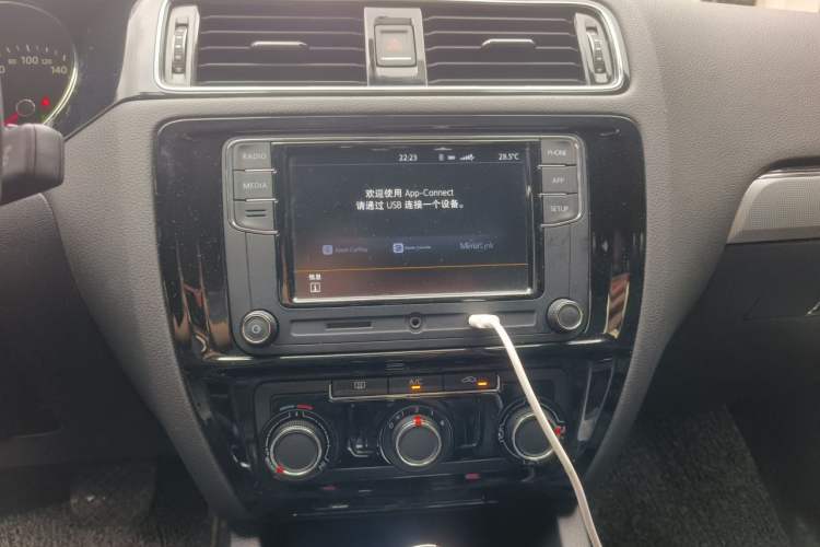 Used Volkswagen Sagitar 2018 280TSI DSG Ignite Edition Audio And AC Panel