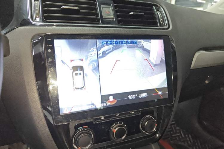 Used Volkswagen Sagitar 2018 280TSI DSG Ignite Edition Audio And AC Panel