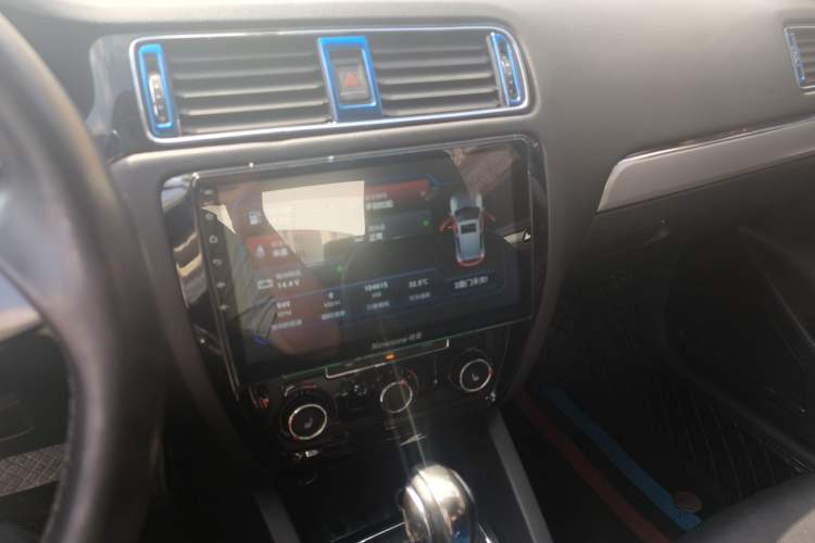 Used Volkswagen Sagitar 2018 280TSI DSG Ignite Edition Audio And AC Panel
