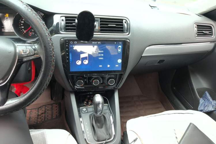 Used Volkswagen Sagitar 2018 280TSI DSG Ignite Edition Audio And AC Panel