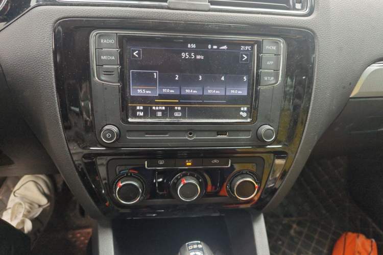 Used Volkswagen Sagitar 2018 280TSI DSG Ignite Edition Audio And AC Panel