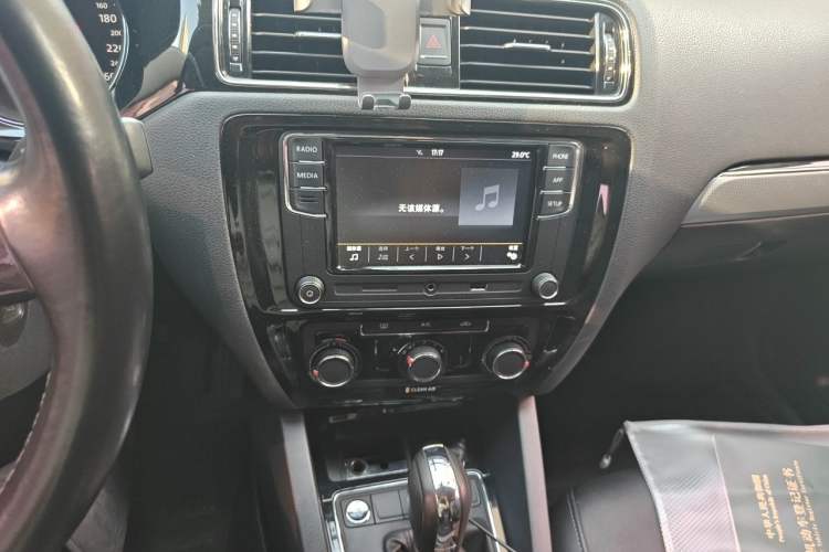 Used Volkswagen Sagitar 2018 1.6L Automatic Comfort Model Audio And AC Panel
