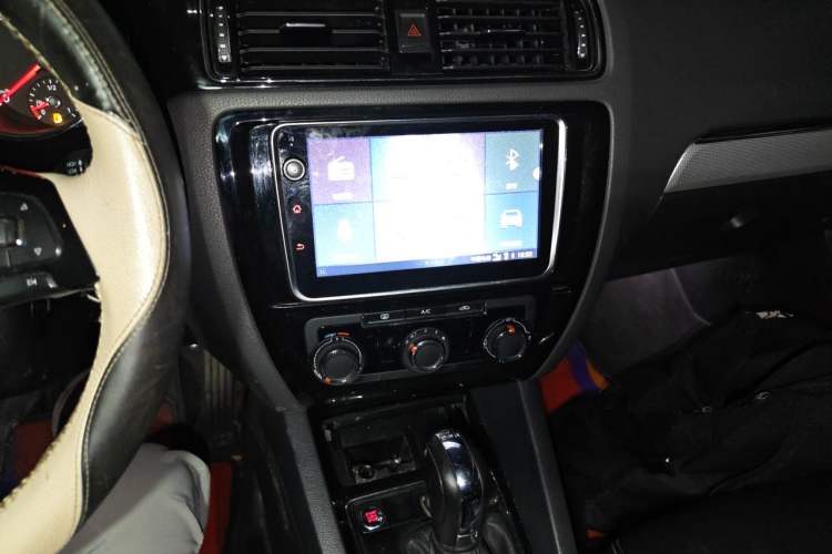 Used Volkswagen Sagitar 2018 280TSI DSG Ignite Edition Audio And AC Panel