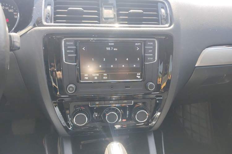 Used Volkswagen Sagitar 2018 280TSI DSG Ignite Edition Audio And AC Panel