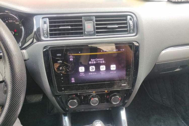 Used Volkswagen Sagitar 2018 1.6L Automatic Comfort Model Audio And AC Panel