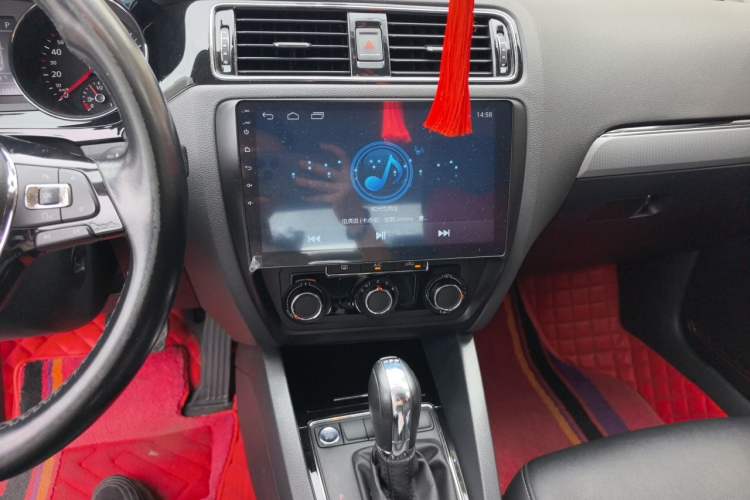 Used Volkswagen Sagitar 2018 280TSI DSG Ignite Edition Audio And AC Panel