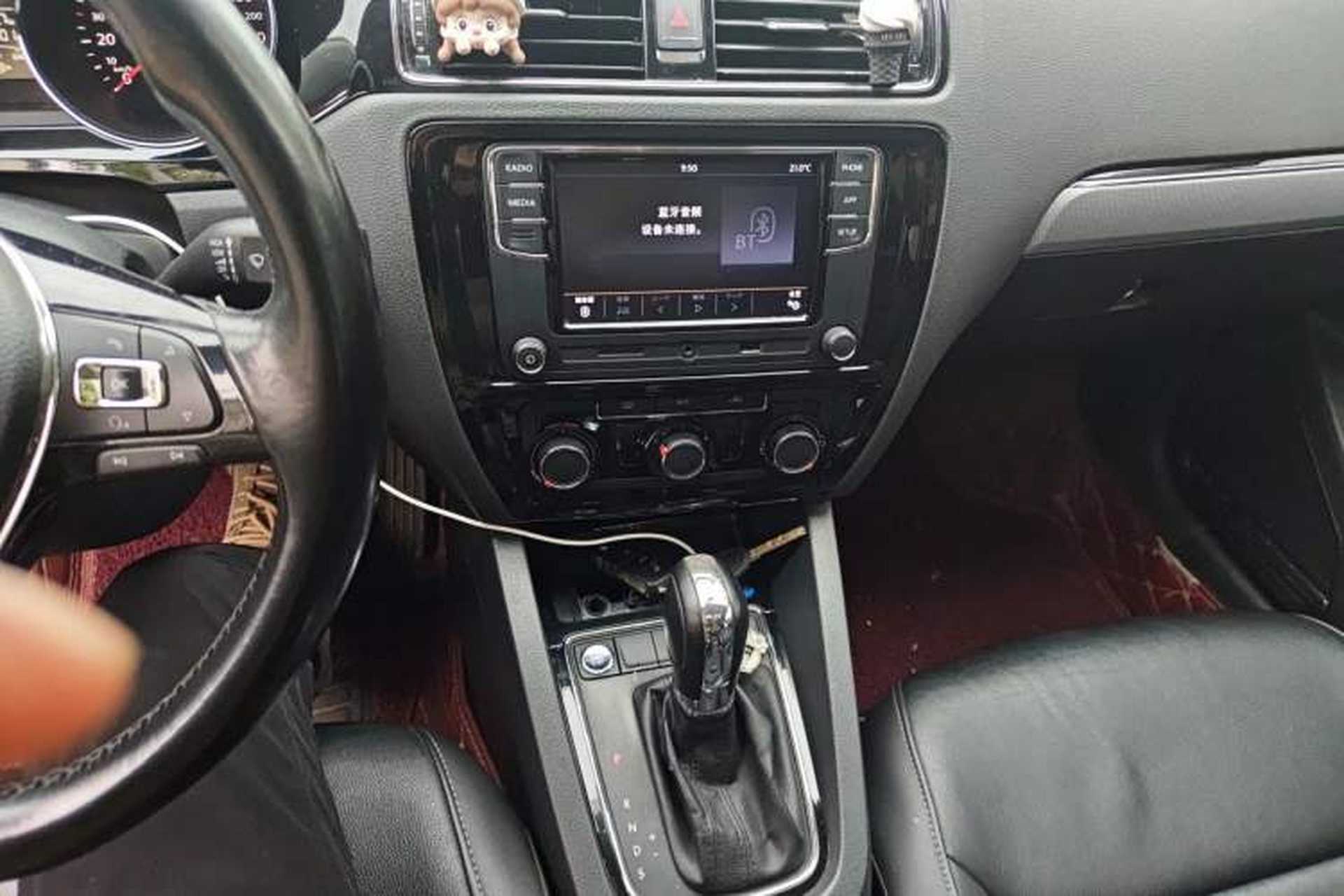 Used Volkswagen Sagitar 2018 1.6L Automatic Comfort Model Audio And AC Panel