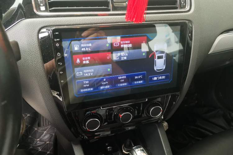 Used Volkswagen Sagitar 2018 280TSI DSG Ignite Edition Audio And AC Panel